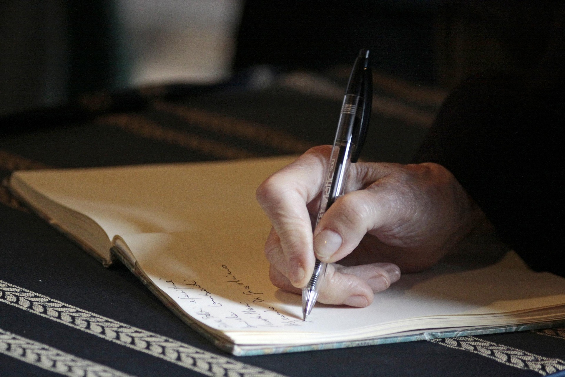 Hand mit Stift